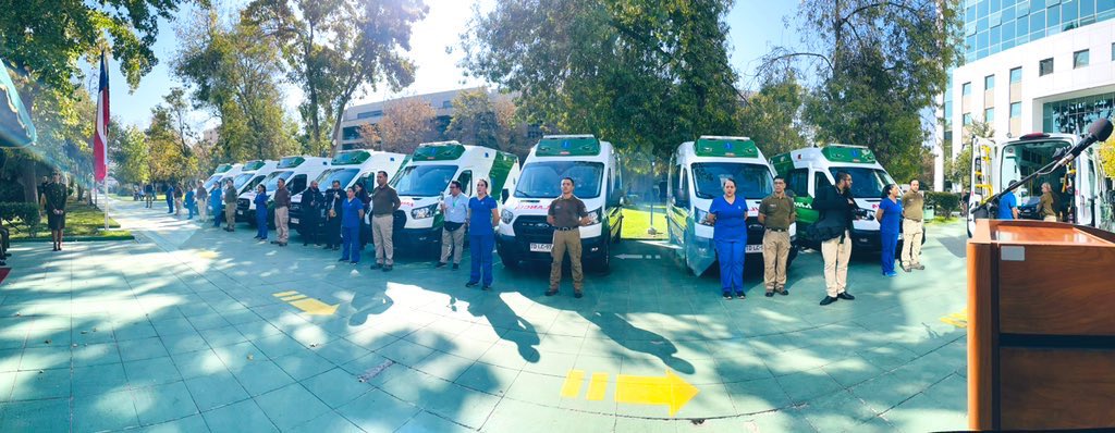 carabhospital's tweet photo. General Director de @carabdechile junto al Alto Mando Institucional asisten a inauguración de entrega de ambulancias y de la Unidad de Cirugía Ambulatoria con sus nuevos pabellones quirúrgicos que fueron remodelados y equipados con tecnología de vanguardia para nuestros usuarios. https://t.co/eMvbrZs6Qm