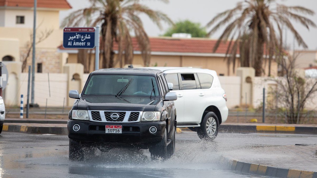 kh3lij_Arabi's tweet photo. 🔴 دولة الإمارات:

شهدنا هطول أكبر كميات أمطار خلال الأعوام الـ 75 الماضية، وأن منطقة "خطم الشكلة" بالعين شهدت هطول 254.8 ملم في أقل من 24 ساعة... لتحقق الدولة بذلك حدثاً استثنائياً يسجل في تاريخها المناخي. https://t.co/f2oQacfnQI