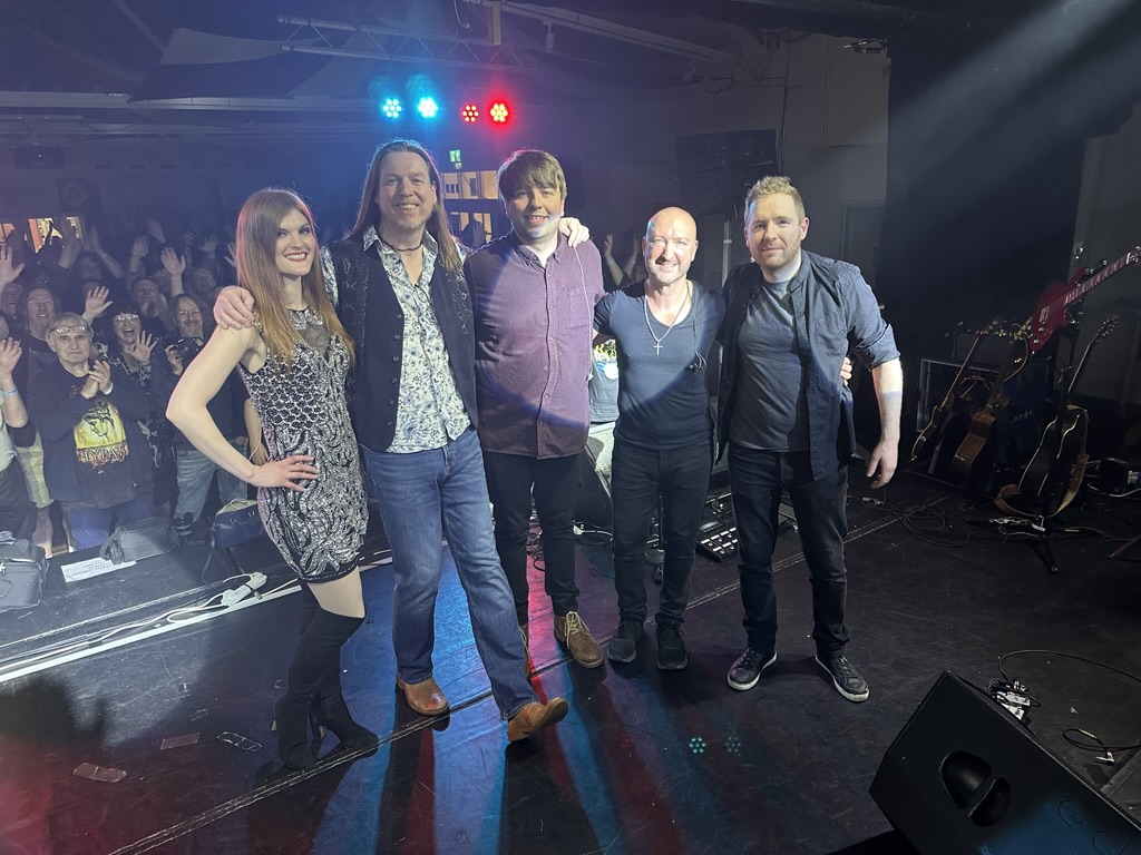 OliverWakeman's tweet photo. Well our Headline show at Winter's End has come &amp; gone - it seems a bit of a blur but I was so proud to have @HayleyGMusic
@OliverDayGuitar
@ScottHigham
#dannelson
there on stage with me to perform material from Anam Cara &amp; From a Page. What a band!

A full write up coming soon! https://t.co/73B97OBJ2M