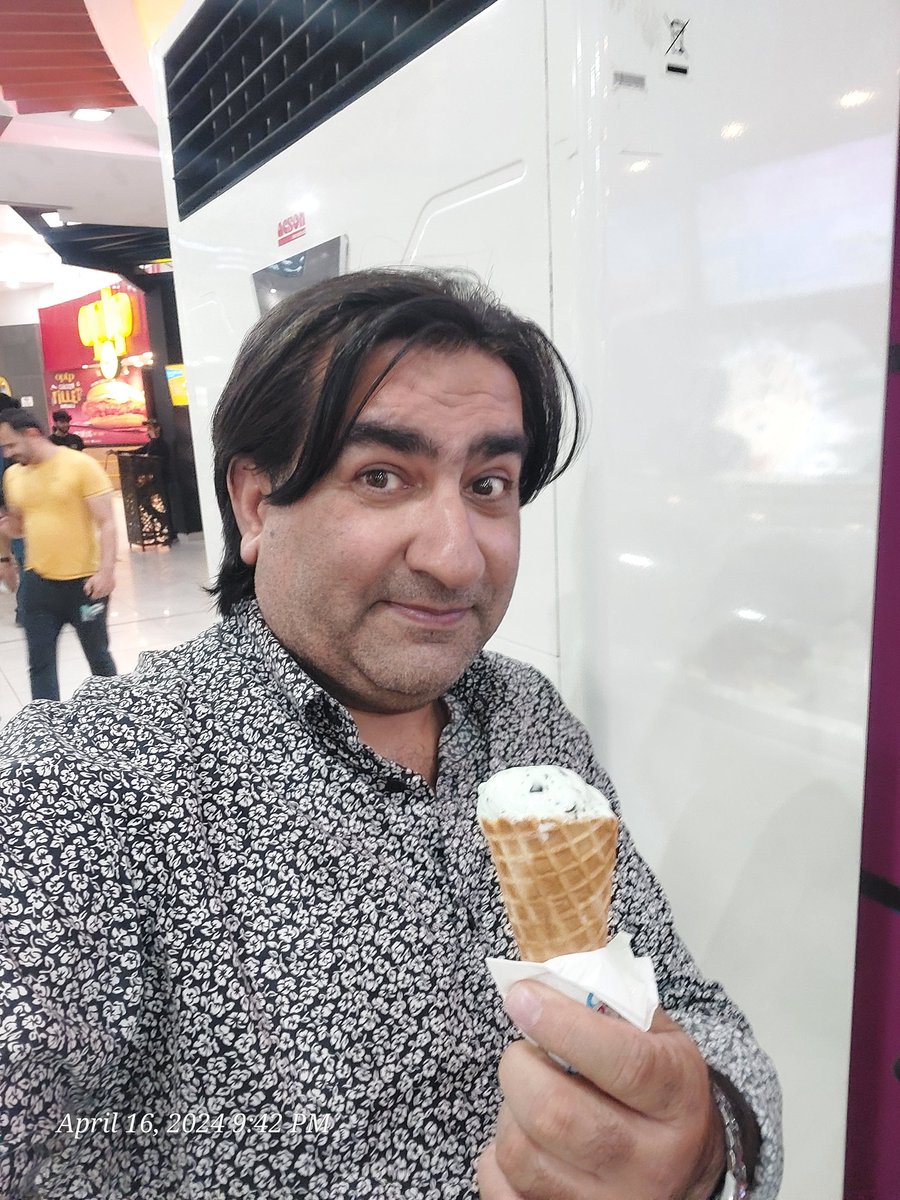 RealAwaisAhmed's tweet image. Podeena ice cream 🍦 

#latenight #icecream #centaurus
