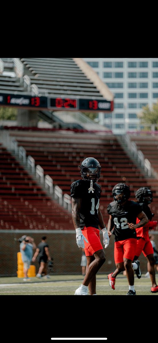 | @Q_ERAA | 5’11 180lb | Cincinnati Transfer CB | Rayquan would be a great add to any secondary with his technique, good size and feet, bump n run is a high trait in his play style. comes from winning culture @BullsAthletics . ( Projected LVL FCS- FBS)