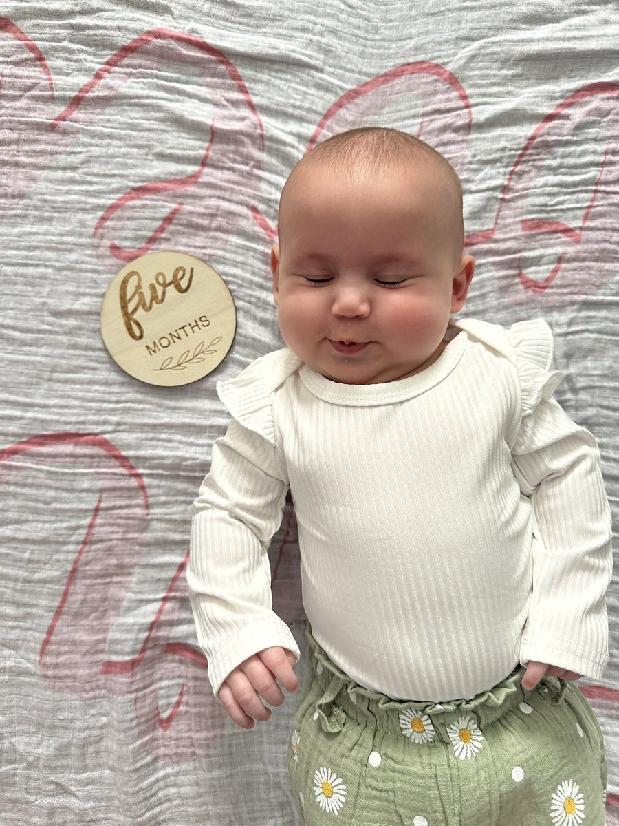 v_mcclain's tweet photo. 5 months😭🌼🤍 https://t.co/jNZFiDpZAd