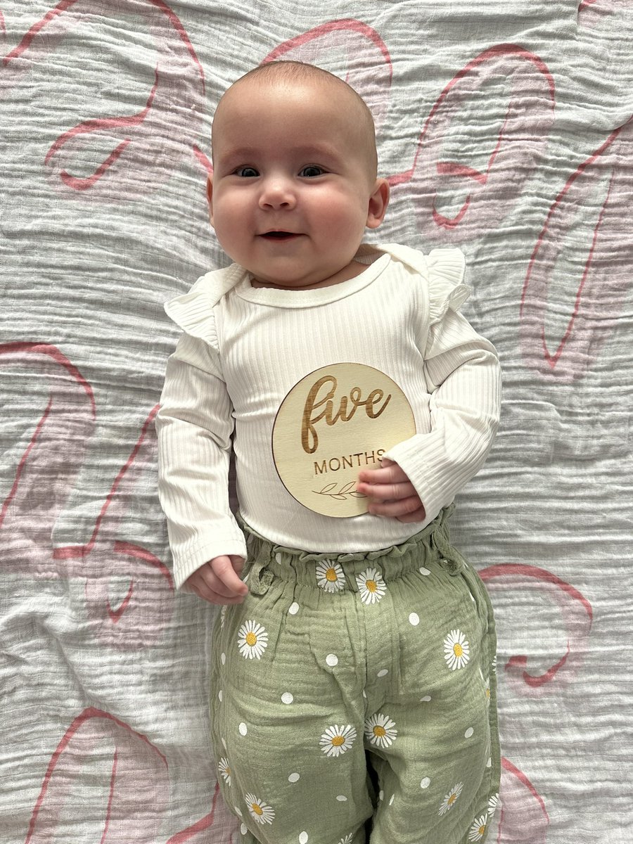 v_mcclain's tweet photo. 5 months😭🌼🤍 https://t.co/jNZFiDpZAd
