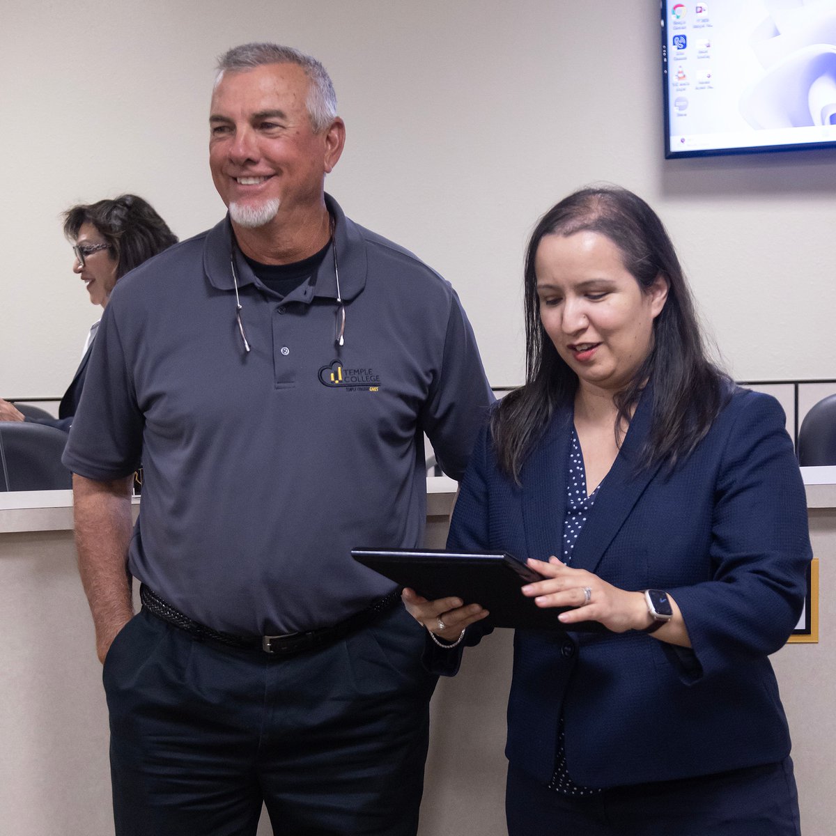 On Monday, Dr. Christy Ponce and the Temple College Board of Trustees recognized TC Athletics Director and Head Baseball Coach Craig McMurtry for winning his 800th game. McMurtry has been leading the Leopards for more than 25 years. #LetsGoLeps! #YourCommunitysCollege