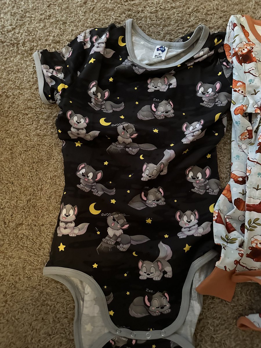 Pupcaeks's tweet photo. Gonna be taking new fox pictures tonight with my lovely new onsies! https://t.co/2ZTz2J7Dlo