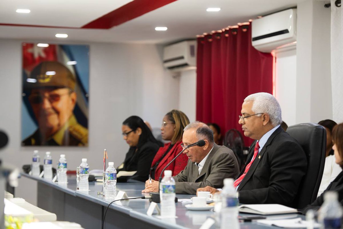 EmbRusCuba's tweet photo. Se celebran las negociaciones entre el Fiscal General 🇷🇺 Igor V. Krasnov y el Ministro de Justicia 🇨🇺 Oscar Silvera Martínez @OscarCubaMinjus 

#RusiaCuba https://t.co/qVlfAAeJJj