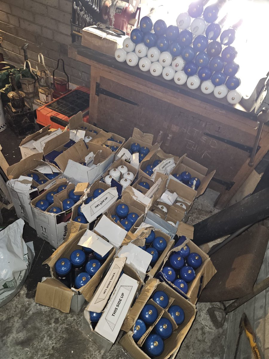 126 NOS/laughing gas canisters now off to be de-valved by @rincew1nd Helpfully all in boxes, not so helpfully dumped in a beautiful park The money from the metal being weighed in goes to buy paint for park benches, removing graffiti and lots of good things by @LitterClear