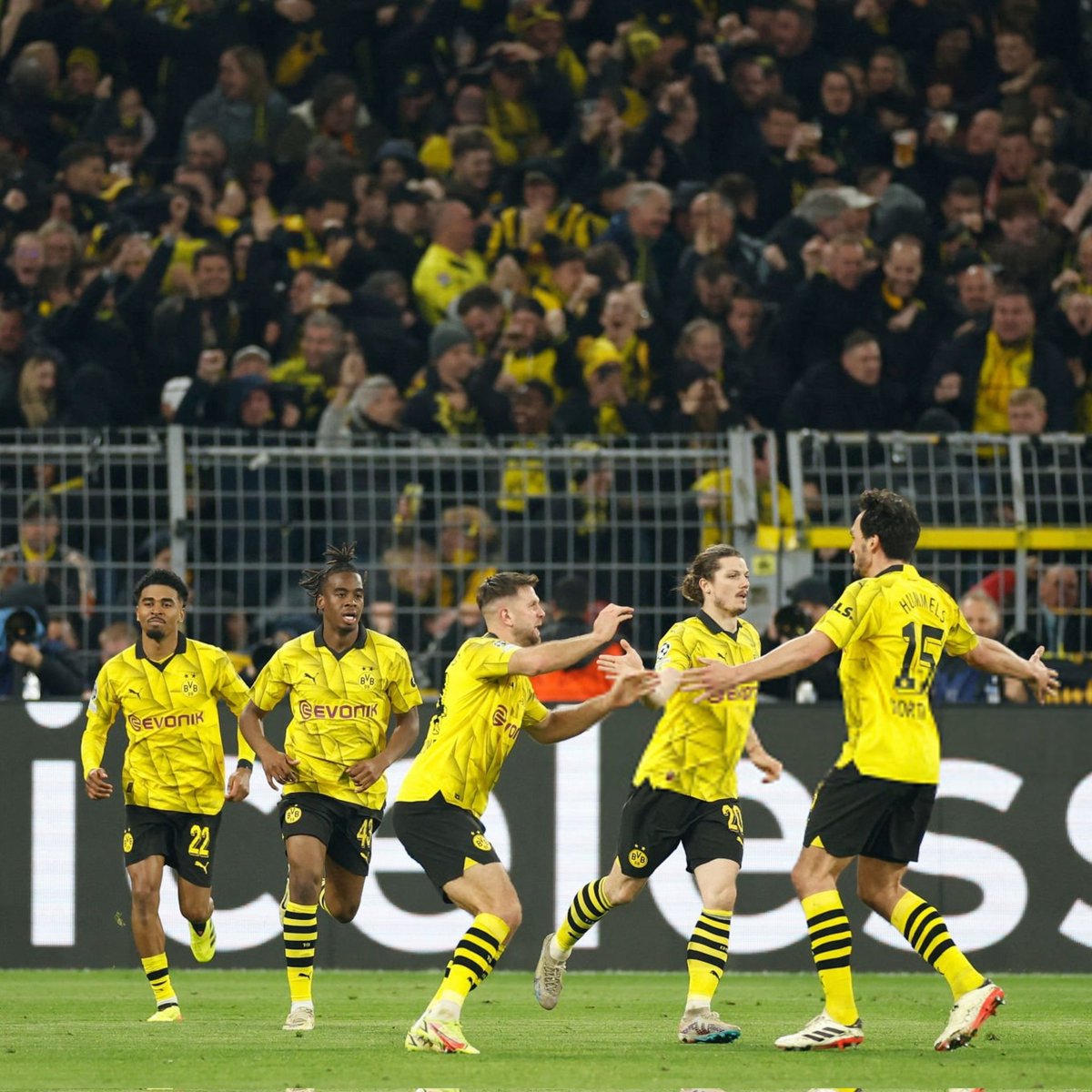 Bir mundur ,iki mundur ,üç mundur, dört mundur Borussia Dortmundur :) #BorussiaDortmund #Dortmund 😅😅