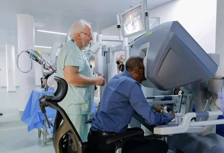 LewiscFreedom's tweet photo. Wa #Muzimu @PaulKagame ejo byndi Mubudage, bamupimye umutwe basanga #Cancer yaramurenze.
Bamusabye gutaha akaruhuka ahasigaye agategereza #Umunsi wo #Gupfa kuko ngo ntakindi abaganga bakora. Ninde uzamukumbura? Aragacumita nyina #Mukabuno! https://t.co/glbakoWG4i