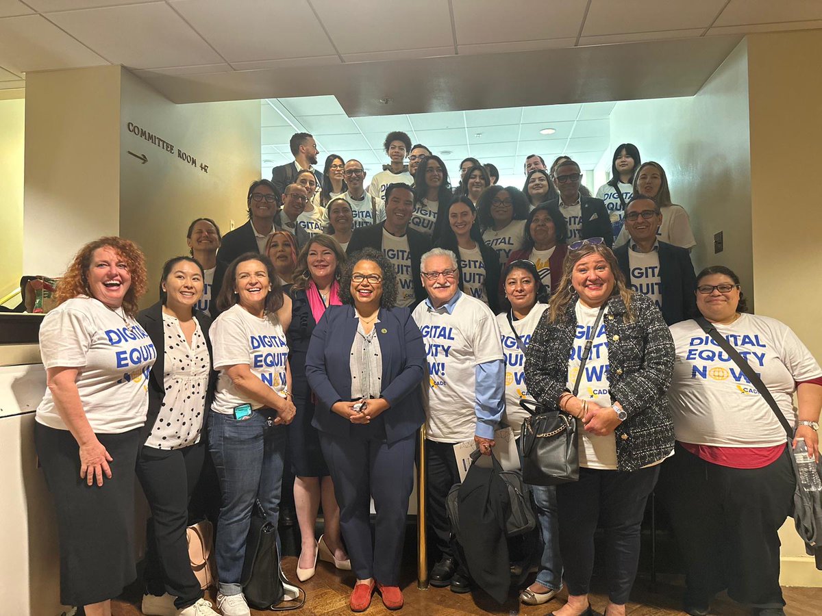 InnovateSchools's tweet photo. Last week, three Innovate Parent Leaders teamed up with Community Organizer Olga Gonzalez and Organizing Director Carlos Rodriguez in LA for a trip to Sacramento, organized by our partners @calfund https://t.co/VOGdBZ4rJ0