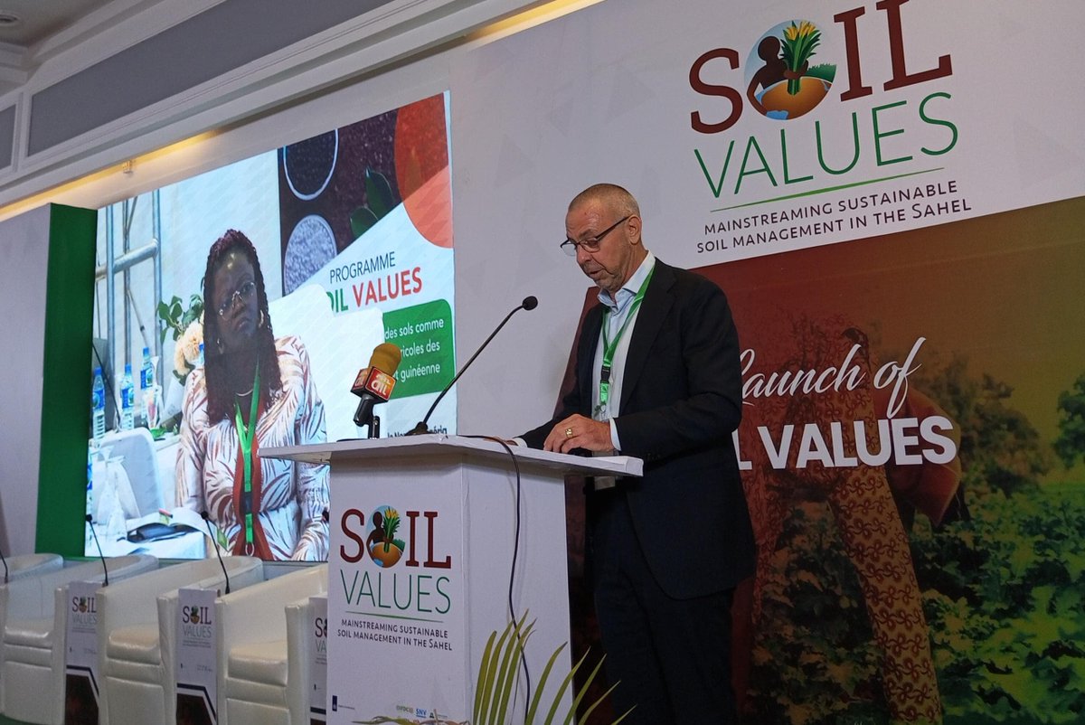 La résilience des producteurs agricoles au Sahel passe par le renforcement de la fertilité des sols. 
The resilience of farmers in the Sahel depends on strengthening soil fertility - Andre De Jager - Manager Director Agriculture &amp; energy Sectors - SNV  
#SoilValuesProgram