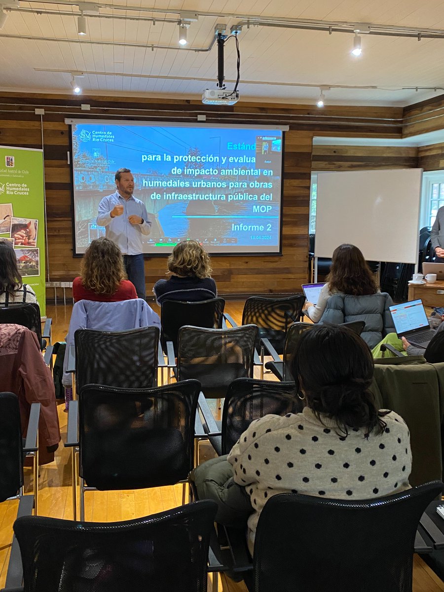 centrohumedales's tweet photo. Hoy presentamos el segundo avance del estudio que estamos realizando para el MOP. Vamos avanzando a paso firme en la elaboración de estándares para la construcción de infraestructura pública con influencia en humedales.
#desarrollosostenible #humedalesurbanos #CEHUM https://t.co/FVytZwRiVU