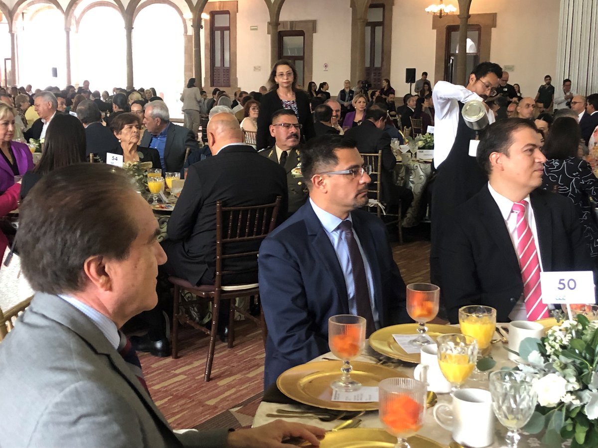 Efrain_Limones's tweet photo. En compañía de Tomasa Badillo Almaraz, directora regional Norte del @INEGI_INFORMA, participamos en la toma de protesta del @CCEDGOMX.
En coordinación con su nuevo presidente, @montelongo_raul, continuaremos promoviendo la información estadística y geográfica en este sector. https://t.co/2XfsFk5vSp
