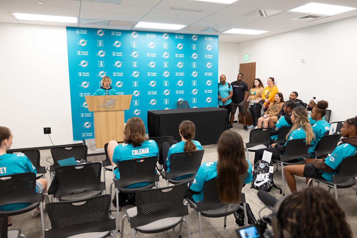 🏈 🐬 🎉 Fins up for our Girls' Flag Football Student-athletes! The Wellington and Palm Beach Gardens High Schools Girls Flag Football teams had the opportunity to participate in the Junior Dolphins Girls Rookie Premiere - presented by Nike. Throughout the experience, the girls