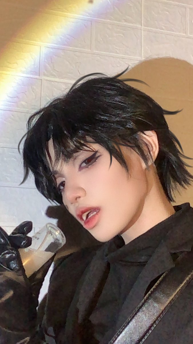 phebs_moon's tweet photo. To me, you are 

Black sorrow
#alienstage #alnst #에이스테 https://t.co/hnx4E2AfJD