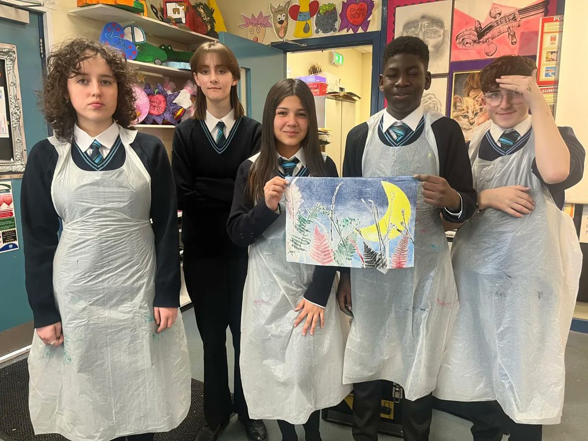 malone_art's tweet photo. Another fantastic #creativeschools workshop with artist Ruth Osborne experimenting with more printing techniques through nature today. #ACNISupported #nationallottery #thankstoyou #lottogoodcauses @ArtsCouncilNI   @UrbanVillagesNI @MaloneCollege https://t.co/HTtQAvi9ky