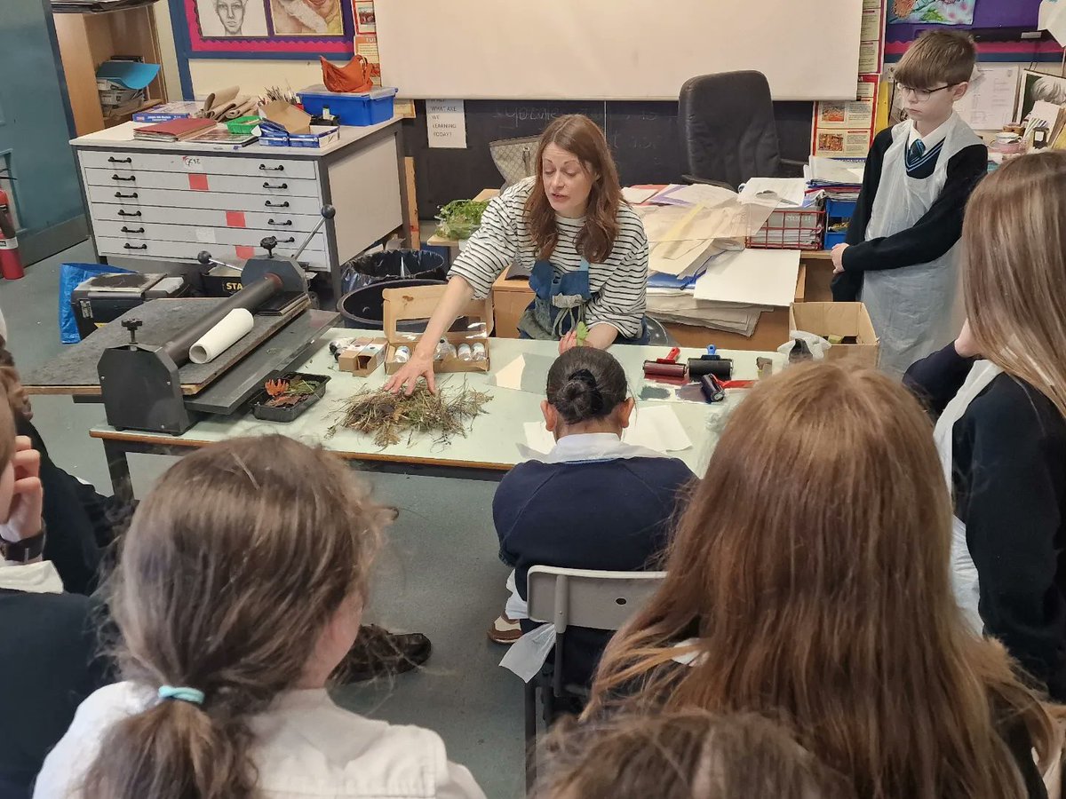 malone_art's tweet photo. Another fantastic #creativeschools workshop with artist Ruth Osborne experimenting with more printing techniques through nature today. #ACNISupported #nationallottery #thankstoyou #lottogoodcauses @ArtsCouncilNI   @UrbanVillagesNI @MaloneCollege https://t.co/HTtQAvi9ky