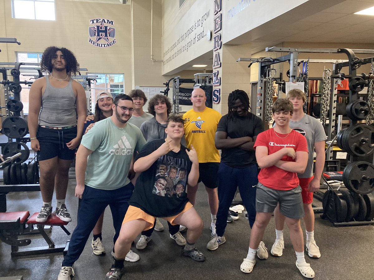 LOScoach23's tweet photo. Great day! Thank you for always being willing to give back @reidwilliams88! @TheHHSGenerals @RecruitHHS @CoachRustyW @CoachKevinRevis https://t.co/KI5oXzVckQ