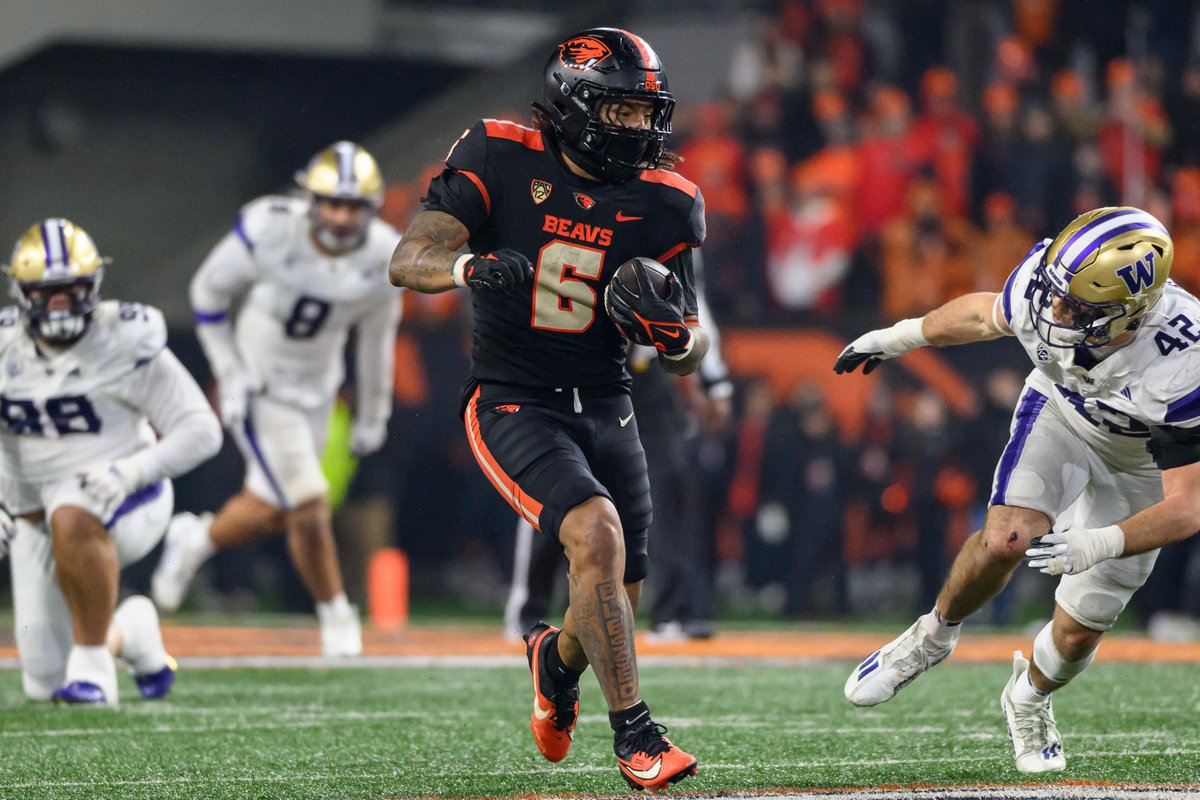 Oregon State RB Damien Martinez has officially entered the transfer portal. Miami, Kentucky, Mississippi State and Arizona are among the schools to watch. He's planning to take multiple visits, his agent @agent__OG tells @TheAthletic. bit.ly/3JmQ7Ze