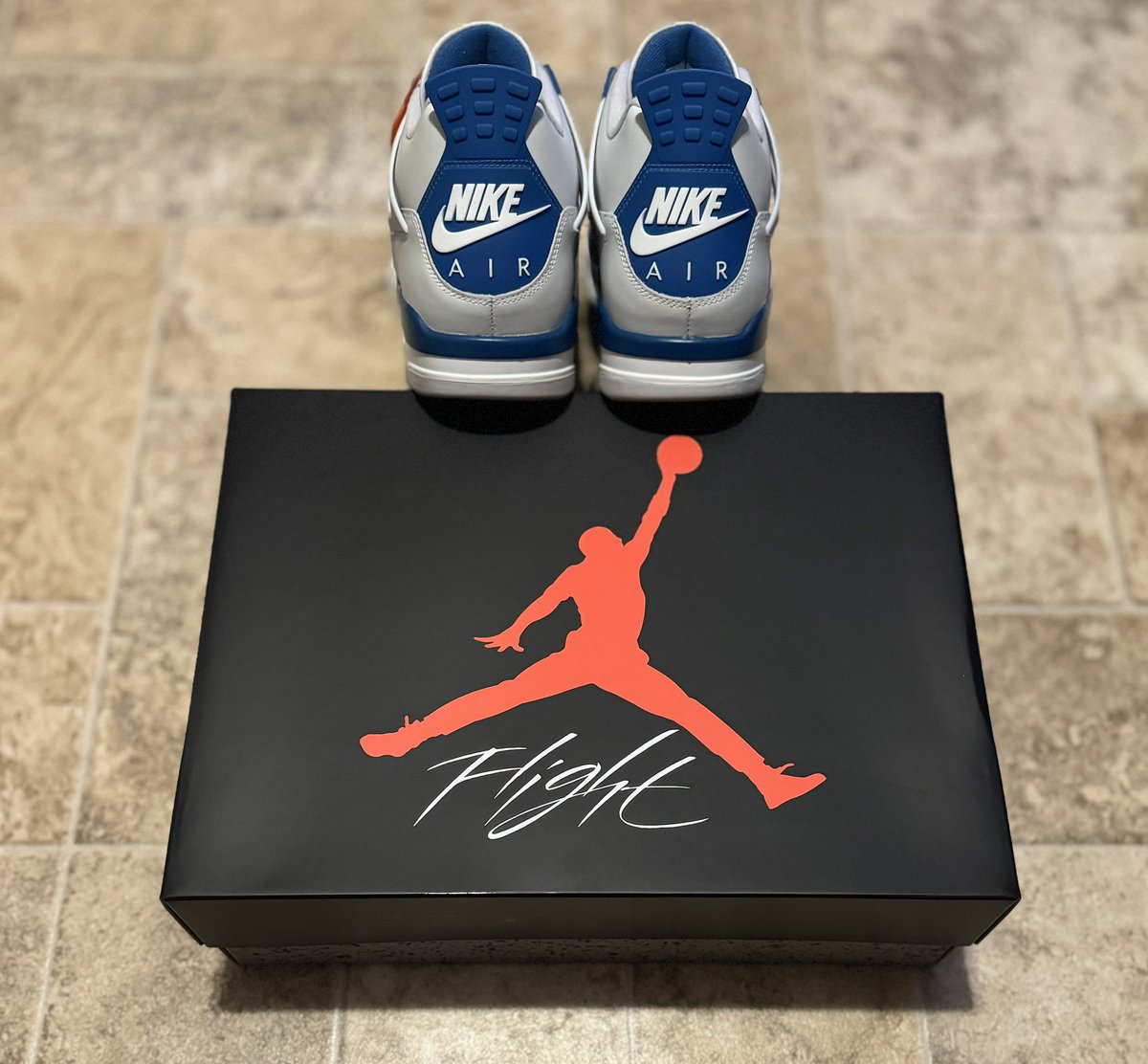 CHINNIE1380's tweet photo. AIR JORDAN 4 RETRO “MILITARY BLUE” ⚪️🌀
•
Probably my least favorite of the 4 OG color ways of the Jordan 4 that released back in 1989. And the only color way I never owned. Good job @Jumpman23 on these.
•
#Nike #Jumpman #NikeAir #Jordan4 #MilitaryBlue4s #Jordan4Retro https://t.co/crWuztrwsh