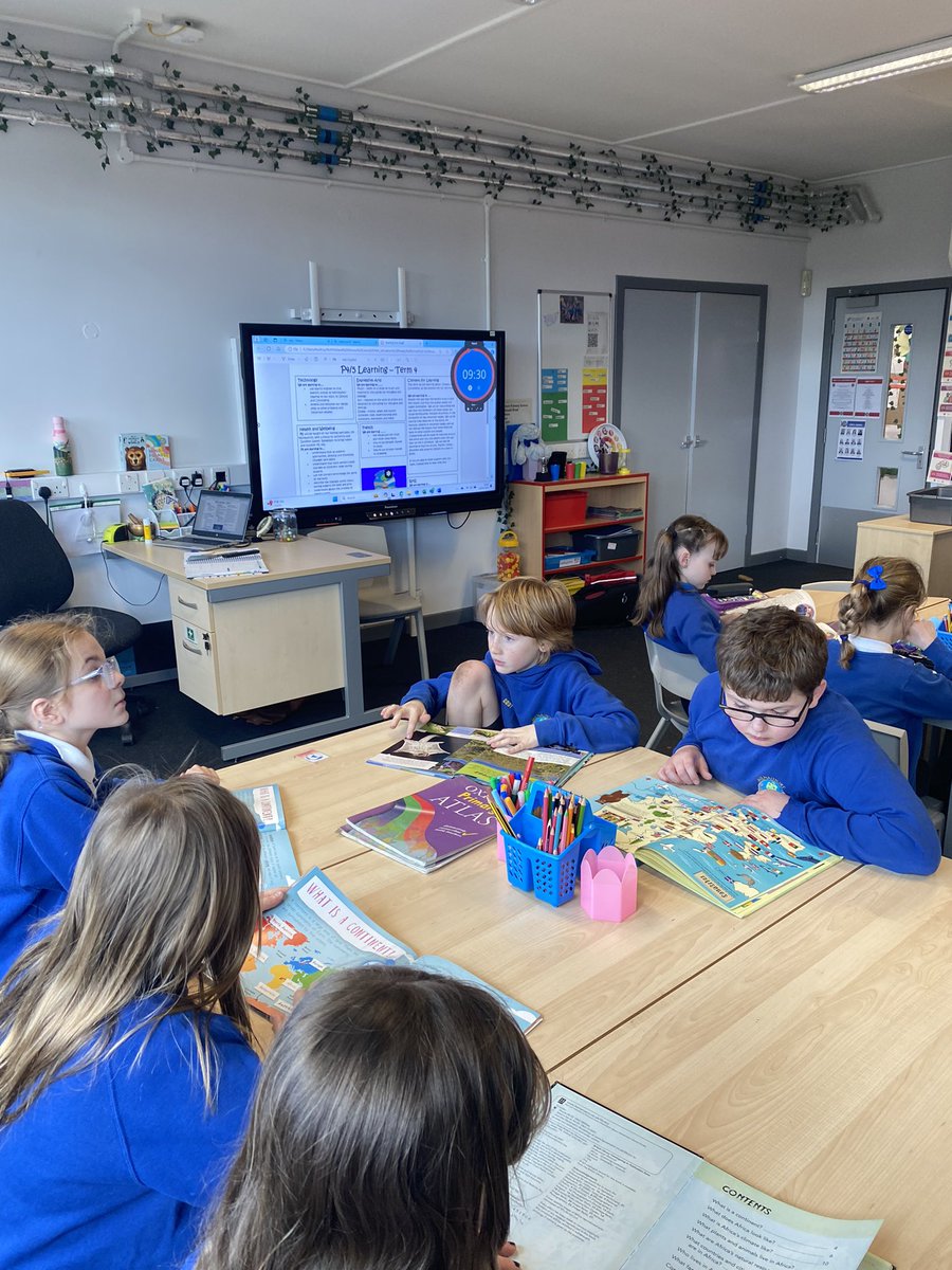 P4/5 have been browsing through our ‘Oceans and Continents’ topic books to decide what they want to learn more about. Some interesting ideas were suggested so watch this space…. #pupilvoice @UNCRC