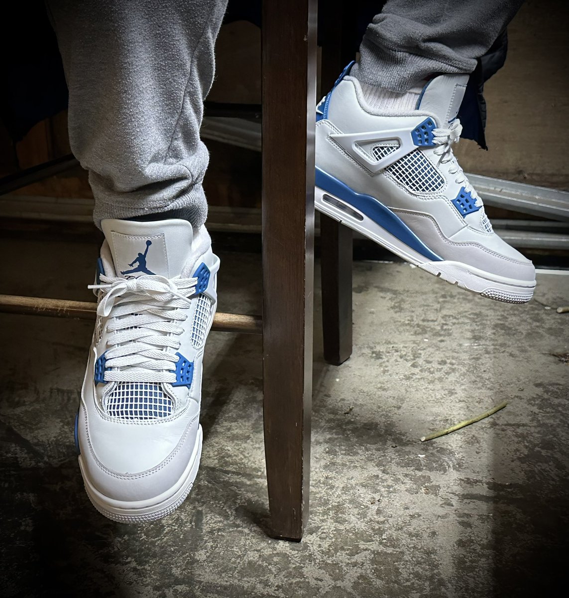 DJKingJam's tweet photo. Straight to toe!!! ๐คฉ๐๐ฅ
#barstoolpic @Jumpman23 @Nike #yoursneakersaredope #kotd #aj4 #industrialblue #militaryblue2024 #sneakerhead #jordan4 #4s #retro #shockdrop #retro4s #jordanretro #NikeAir #OG #nike #fashion https://t.co/uZbYzlK3LB