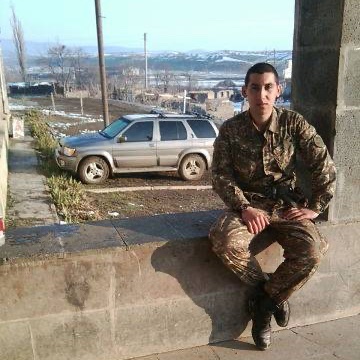 AliTahmizian's tweet photo. #Armenia My friend Samvel was beaten, strangled, degraded and threatened with sodomy with a bat while in the custody of Pashinyan's thug cops.

All because he dared to verbally shame these traitors.

US tax dollars are funding the castration of Armenia and muzzling of its people. https://t.co/37fhnzqSTx