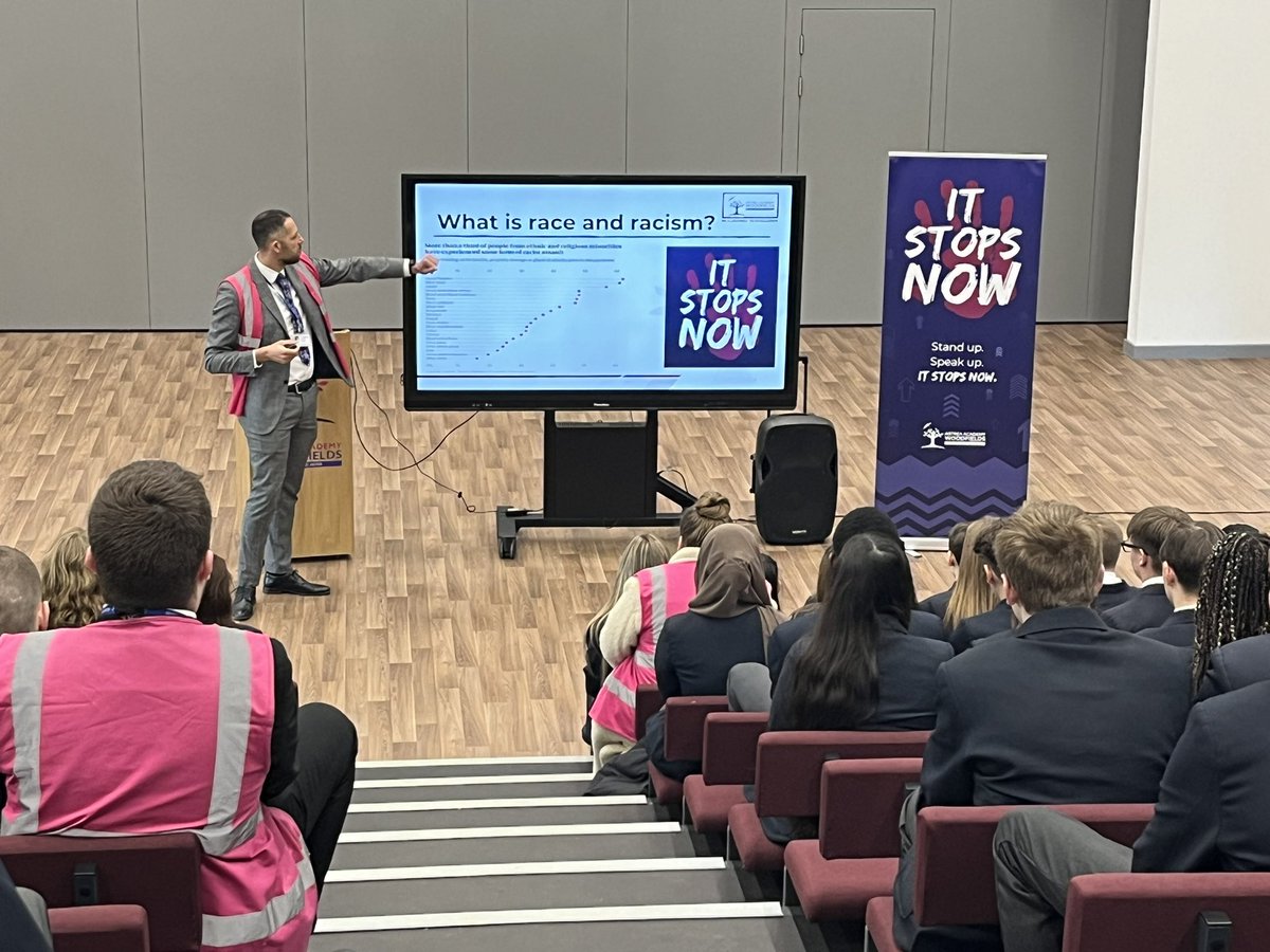 CLVCooper's tweet photo. At @AAWoodfields to see #itstopsnow assemblies on racism
today. Really powerful message delivered by @ricardo_smooth1 with all scholars listening respectfully 👌🏻 https://t.co/AMwqgWoSih
