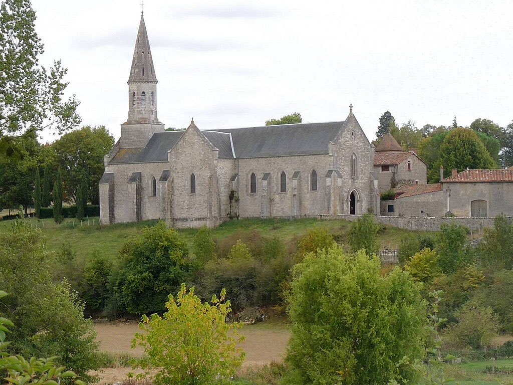 The Saint-Pierre church in Bioussac (Charente France) in flames yesterday.
Another brutal fire.