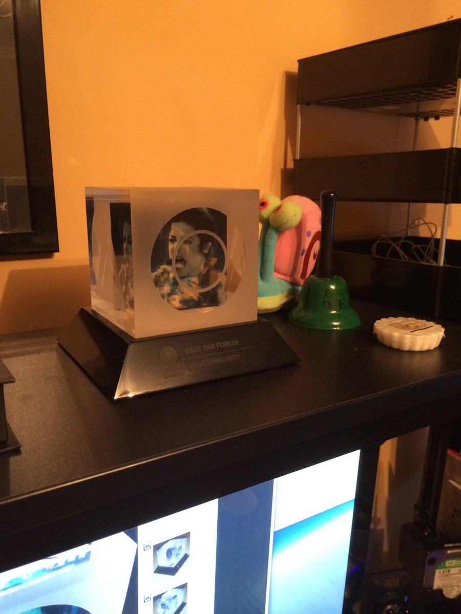 MJJCommunity's tweet image. Reminiscing the year when MJJCommunity won MTV's O'Music award for the best fan forum of 2011, Beating Justin Bieber, Britney Spears, Kanye West and many others.