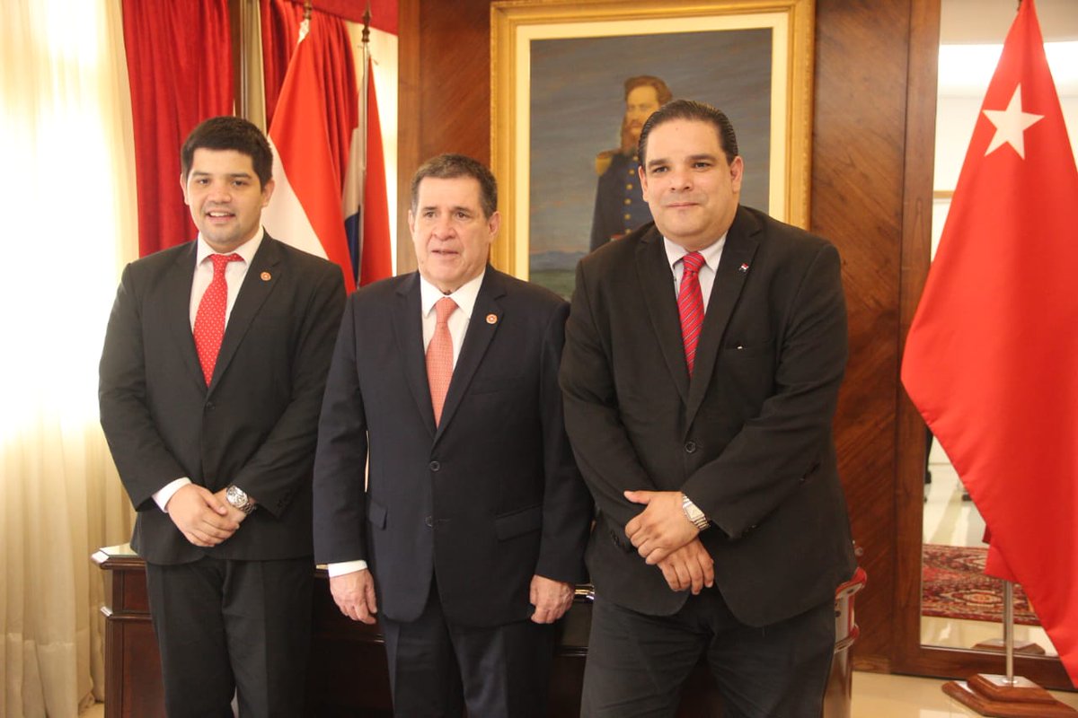Reunión con el presidente de la <a href="/ANRParaguay/">ANR - Paraguay</a> <a href="/Horacio_Cartes/">Horacio Cartes</a> y el director de empleo <a href="/enriqueopezarc/">Enrique Lopez Arce</a>. Conversamos sobre las oportunidades que estamos ofreciendo para estudiar carreras de grado en universidades privadas.