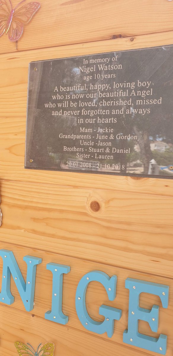 We have a memorial Garden of reflection here on the Costa Blanca, this is Nigels memorial plaque mounted on his memorial arbour  there. 💛🎗💛🩵🩵🩵🩵