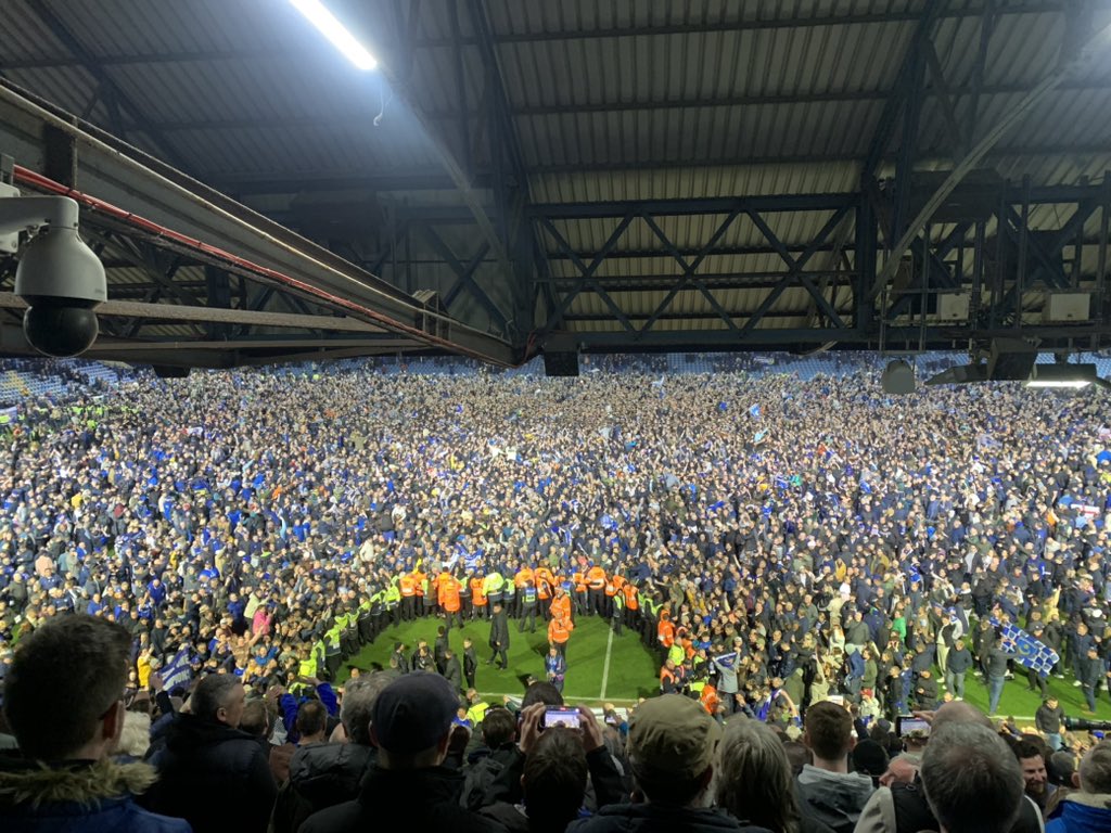 Awaydays23's tweet photo. Portsmouth promoted as Champions tonight #POMPEY #PFC https://t.co/qIi5b2Cf1K