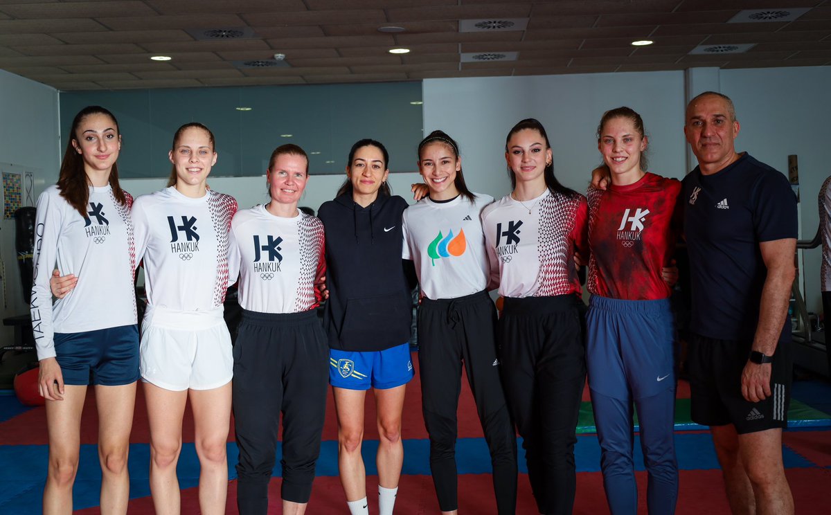 Equipo Femenino @HankukTkd #Sanse @iberdrola @COE_es @deportegob @Tour_UM @becaspodium @becas_ado @MadridxDeporte @sansecomunica @TAEKWONDORFET