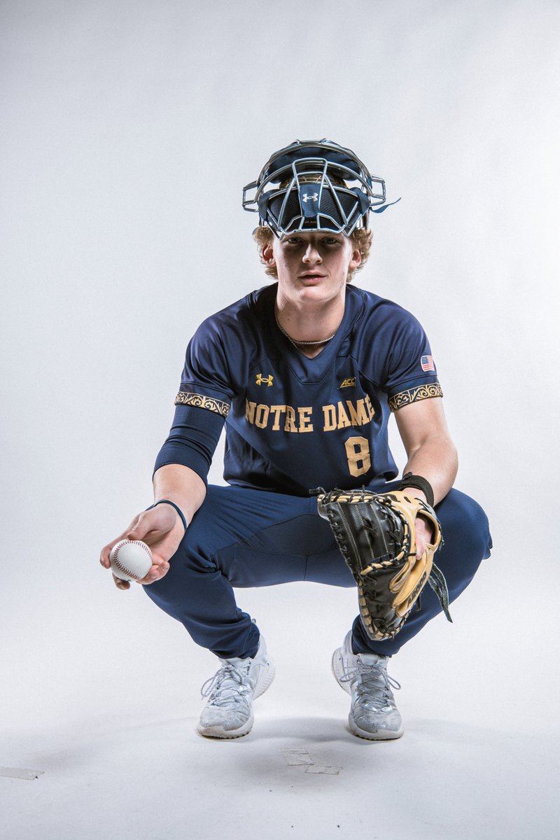 .@carson_tinney catches the running stealing, and the Irish keep Valpo scoreless 💪🏼 M2 ☘️ 0 💡 0 #GoIrish