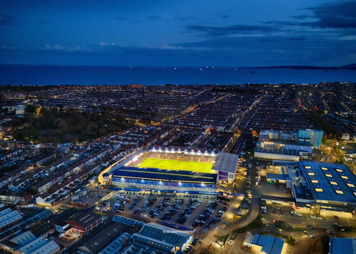 Play Up Pompey!! Fratton Park pictured tonight as the team beat Barnsley 3-2 to gain promotion to the Championship!!! Let the celebrations begin! #pompey #Portsmouth #PortsmouthFC