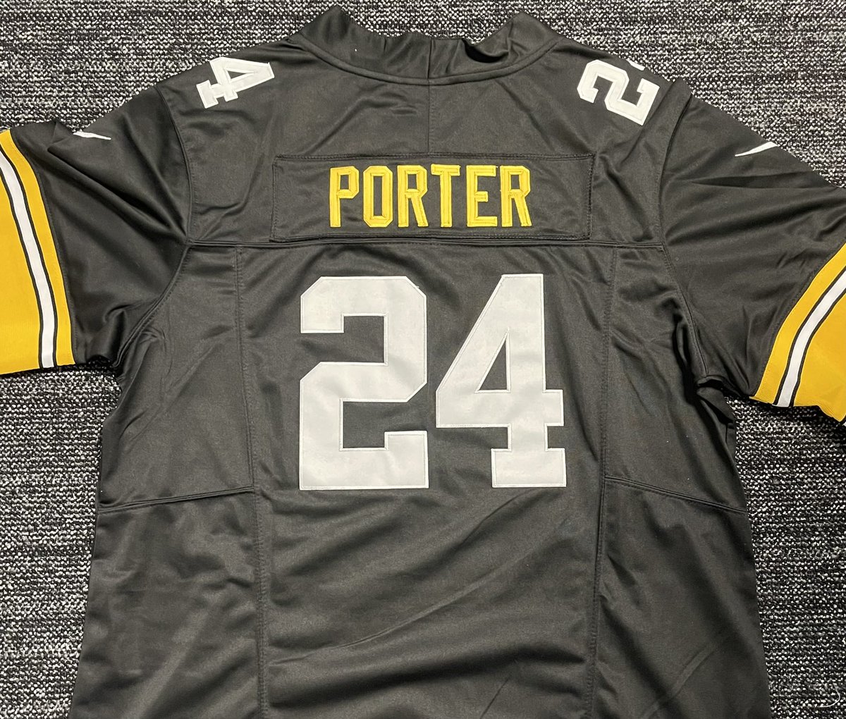 PghSprtsJerseys tweet picture