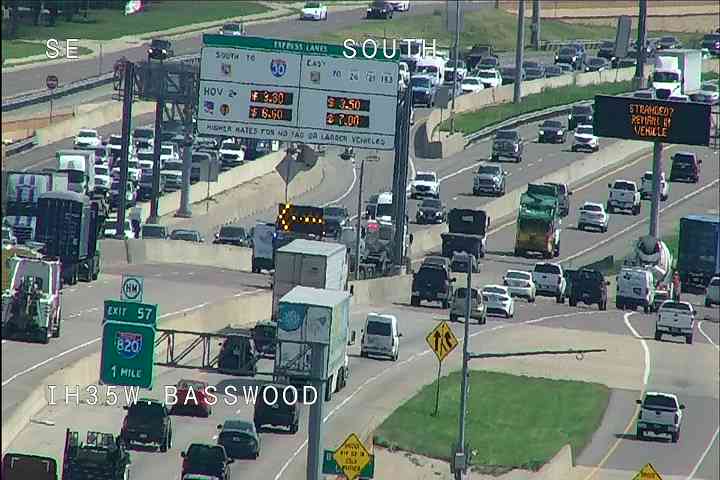 krldtraffic's tweet photo. #FTWORTH #TEXPRESS SB 35 W TexPress right lane blocked by roadwork and an arrowboard. #KRLDTraffic https://t.co/EqSXZoXv7c