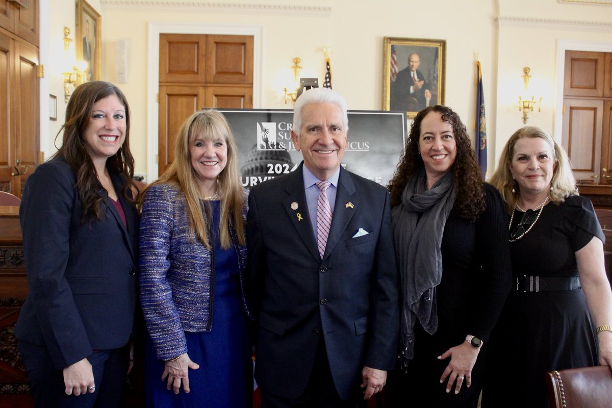 So proud to be on Team ⁦@NMVVRC⁩ that received the Award of Excellence today from the Congressional ⁦@survivorscaucus⁩ - a huge honor! Thanks to ⁦@RepJimCosta⁩ & ⁦@RepDesposito⁩ for this recognition!❤️⚖️💯