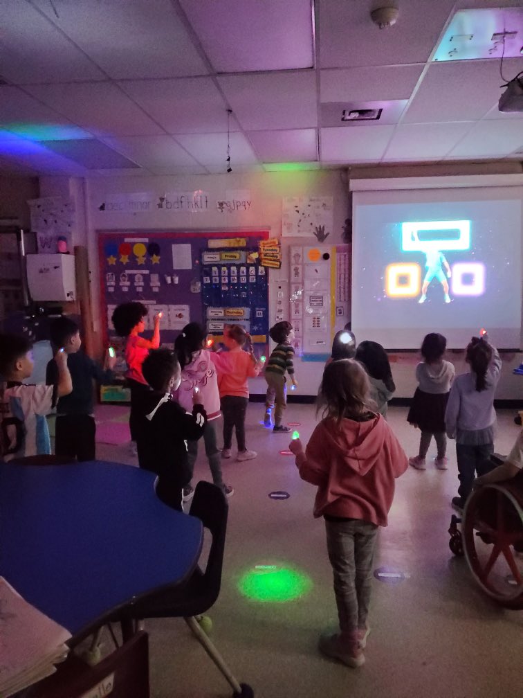 cadarackque's tweet photo. Our kinders were having a blast using glow sticks to make shapes in the air! https://t.co/JnNSEosYw1
