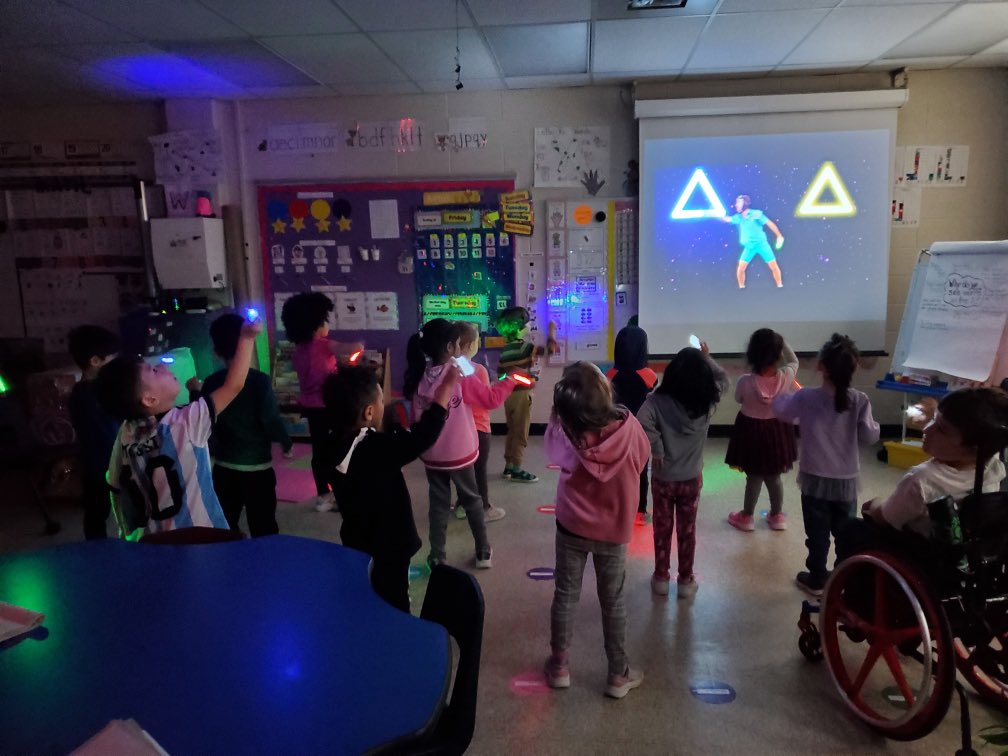 cadarackque's tweet photo. Our kinders were having a blast using glow sticks to make shapes in the air! https://t.co/JnNSEosYw1