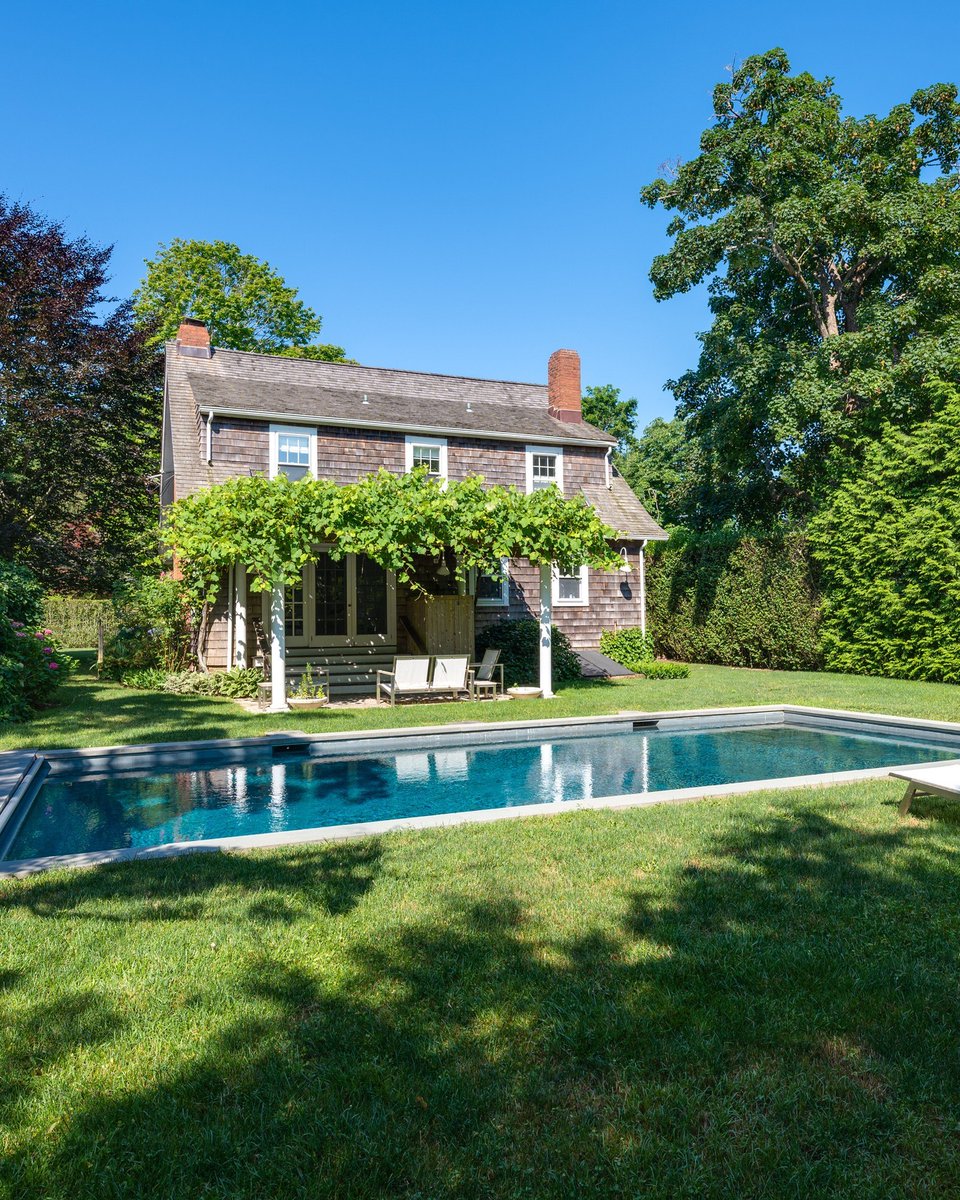 corcorangroup's tweet photo. Summer Rental Roundup! ⛱️ Whether you seek #quietluxury or the vibrant social scene, having a place to say is the only way to truly experience life #outEast. Here are some of our favorite #EastEnd summer @CorcoranRentals: https://t.co/dfNWFasi2e 👈😎 https://t.co/LlHP2XSJzy