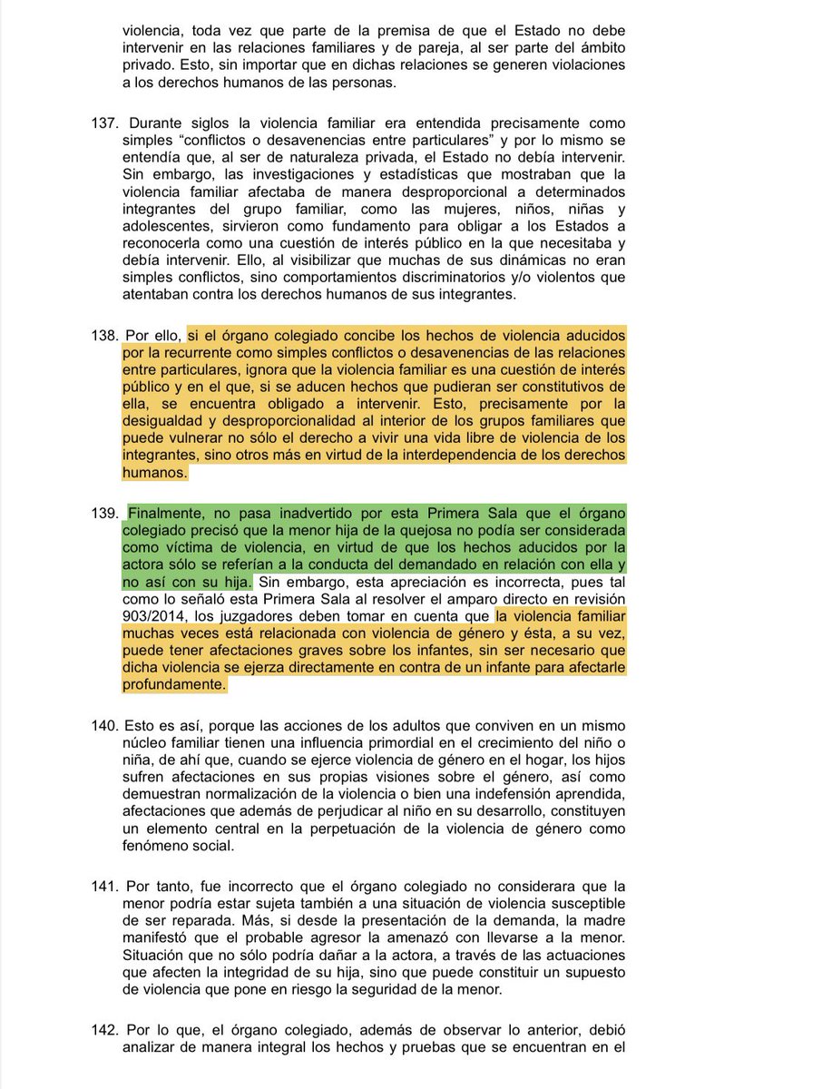 MoraErica's tweet photo. ‼️Un tribunal calificó la violencia familiar que denunció una mujer como “simples conflictos o desaveniencias de las relaciones entre particulares”. 
✅La Suprema Corte mexicana revocó la sentencia del tribunal. Le dijo al órgano colegiado que en lugar de cuestionar lo dicho por la mujer debió aplicar la perspectiva de género para visibilizar que muchas de esas dinámicas que tienden a normalizarse como simples conflictos, son comportamientos discriminatorios y violentos. 
📍Fundamento: La violencia familiar, que muchas veces está relacionada con la violencia de género, es una cuestión de interés público,  y las personas juzgadoras están obligadas a intervenir, recabando más pruebas para acreditar la violencia. En el caso concreto, el tribunal debió verificar el estatus de la denuncia en línea que la mujer presentó. 
✳️La #SCJN reitera el valor preponderante que se le debe dar a los testimonios de las víctimas de violencia y cuestiona el concepto de “víctima ideal” que provoca que se le quite credibilidad al testimonio de las mujeres que sufren violencia, cuando no comportan como se esperaría de “una víctima auténtica o ideal”. Amparo Directo en Revisión 2622/2023
Liga del engrose: https://t.co/Cgr7IREUZs