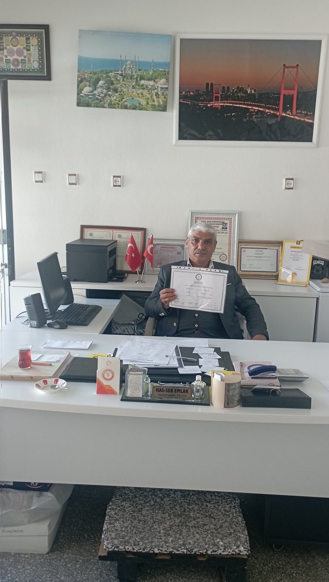 HanifiBara2's tweet photo. Mazbatamızı aldık çok şükür Bingöl mirzan mahallesi muhtarı geçici yerimiz Beşyol hat durağı Has Ser Emlakta bulunuyoruz Tüm mahalle sakinlerine duyurulur  Takdir Allah tan Hizmet bizden inşallah 
 
Saygıylar sevgiler diliyorum 

Mirzan mahalle 
Muhtarı 
HANİFİ BARAÇ https://t.co/NOO02UpMFL