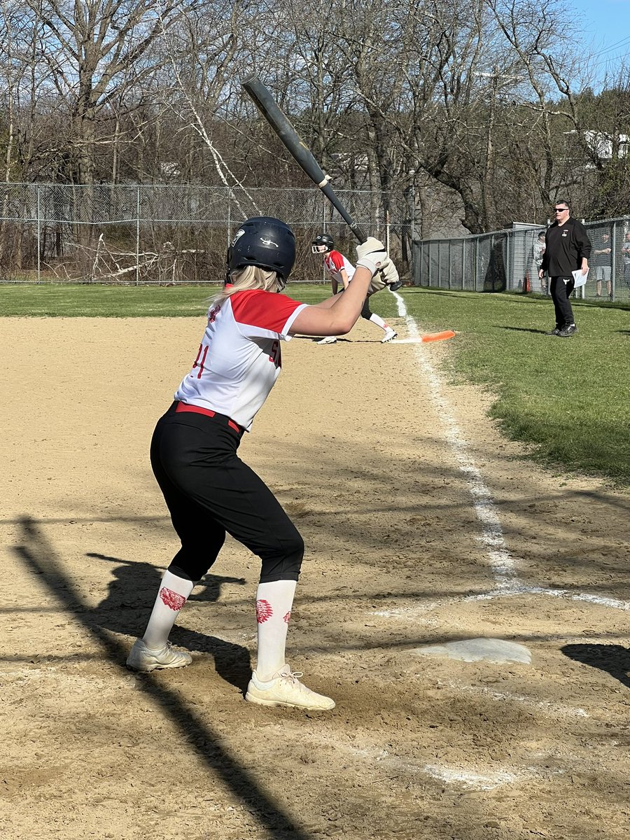 🥎 Sachems Softball holds an 11-1 lead in the top of the 4th vs @Winthropvikings Taylor’s throwing a great game & the bats are hot today. Let’s Go Sachems!