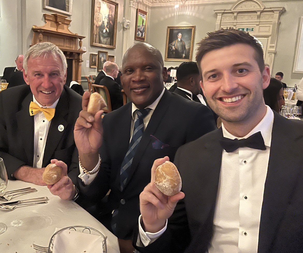 At the dinner @HomeOfCricket for the launch of the @WisdenAlmanack and I’d love to have seen this trio in action together. It would have been incredible @TheCricketerMag @MAWood33