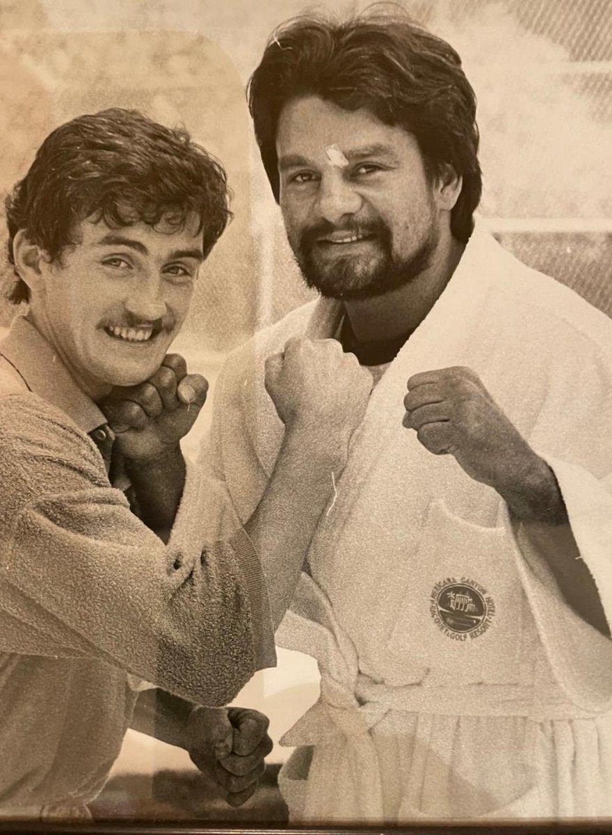 Always believed @robertoduranbox was the greatest attacking fighter that there’s ever been. These two pictures are 38 years apart, Palm Springs 1986 (where we shared a training camp) and yesterday in London’s big fight press conference with @McGuigans_Gym es un honor conocerte