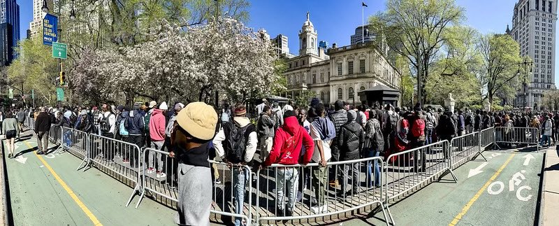 Far too often, Black migrants are excluded from the conversation about the migrant experience in New York City. Sadly, today’s hearing offered a shocking glimpse into the lack of equity Black migrants receive in terms of resources and assistance. 🧵 (1/3)