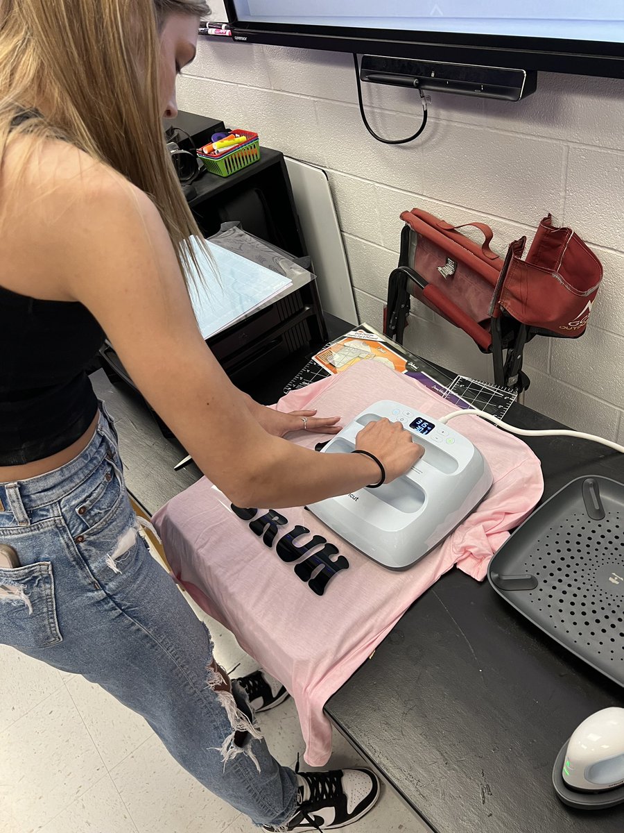 RebsProductions's tweet photo. Graphic Design 2 students started designing T-shirts using our new Cricut set up that Diamondback so generously donated to us! We are so appreciative! Can’t wait to see all the designs they come up with! 👚 #CreateYourLegacy #RebelGraphics #RebelProductions #MothersDayTShirts https://t.co/Vy7lXZFHcs