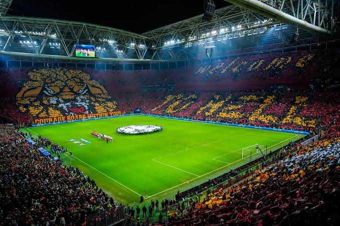 İspanyol Marca gazetesi, dünyanın en sert atmosferine sahip 10 stadyumunu belirleyip, okuyucularına anket olarak sordu.

BİRİNCİ TÜRKİYE'DEN

Galatasaray'ın iç saha maçlarını oynadığı Ali Sami Yen Spor Kompleksi Rams Park, Marca'nın anketinde en yüksek puanı aldı.